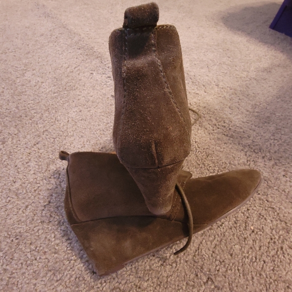 Nine West olive wedge boots - Picture 3 of 5